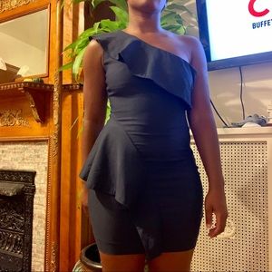 SOLD🚫🚫🚫🚫Navy Blue Ruffle One Sleeve Dress